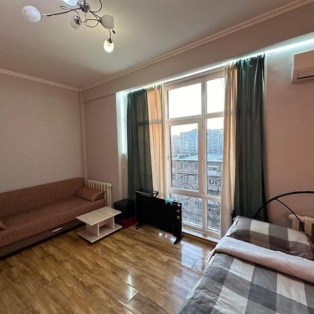 1-Room Apart. 21 On Usenbaeva 52 Near Eurasia Shopping Center Biškek Exteriér fotografie
